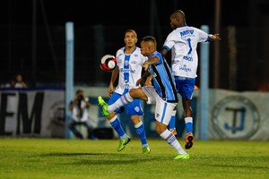 Com traços de 9 e entrega, Everton assume nova função no Grêmio