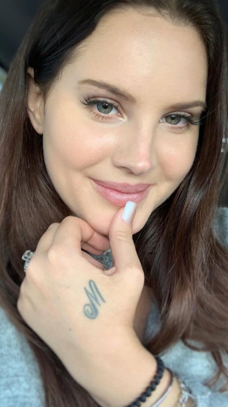 Lana Del Rey Faz 36 Anos Confira Curiosidades Da Cantora Famosos Gshow
