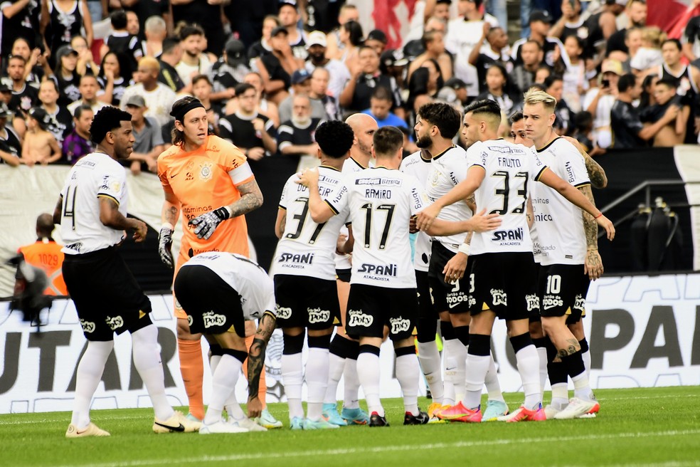 Atuações do Corinthians: Cássio evita derrota maior, e meio-campo vai mal contra o Atlético-MG