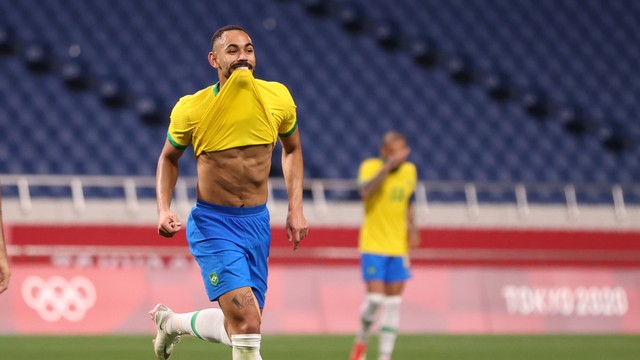 Matheus Cunha comemora gol sobre o Egito