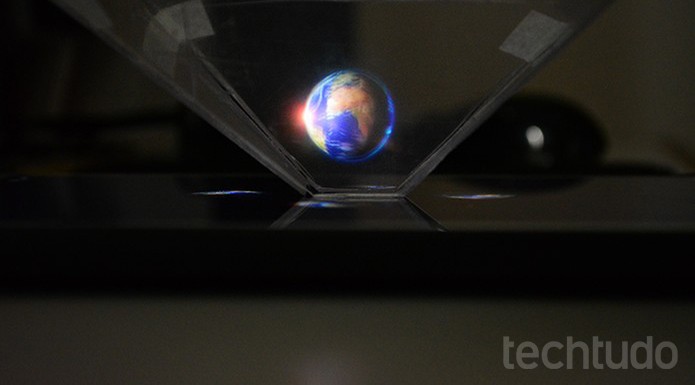 Resultado do projetor de hologramas 3D para celular com materiais caseiros (Foto: Barbara Mannara/TechTudo)