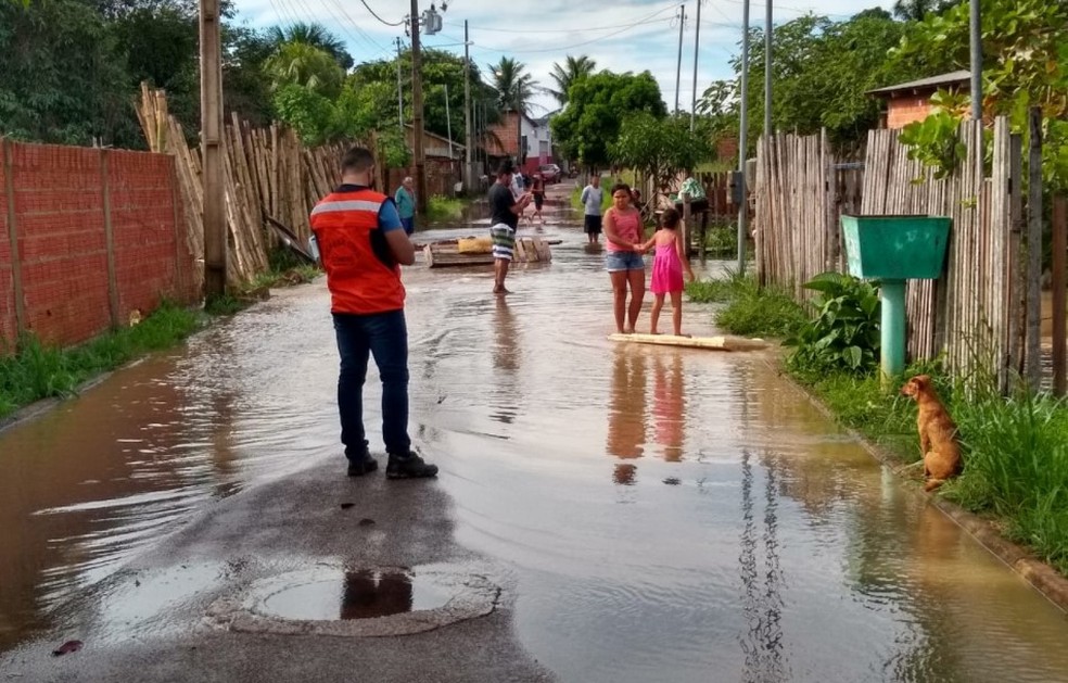 Por causa da quantidade de chuva que caiu, muitas casas chegaram a ficar alagadas em Rio Branco — Foto: Divulgação/Defesa Civil de Rio Branco 