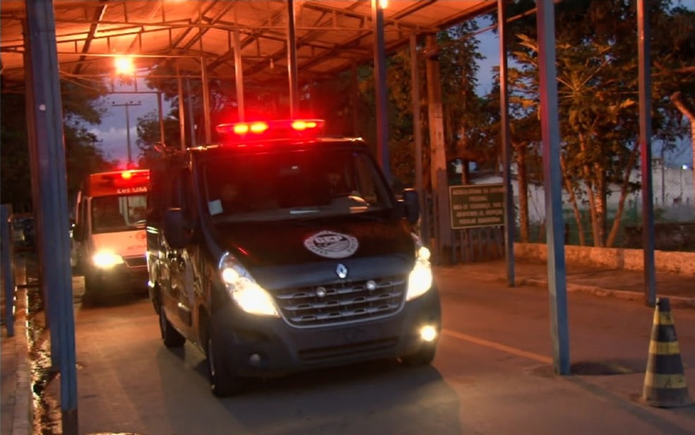 João de Deus sai do Complexo Prisional de Aparecida de Goiânia para ir a hospital — Foto: Reprodução/TV Anhanguera
