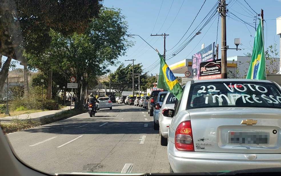 Manifestantes fazem atos a favor de Bolsonaro e do voto impresso em Poços de Caldas — Foto: Organização