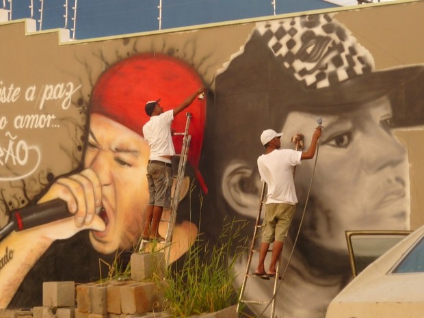 Gêmeos grafiteiros de Limeira fazem homenagem a Chorão e pintam muro (Foto: Danilo Fernandes/Acervo pessoal)