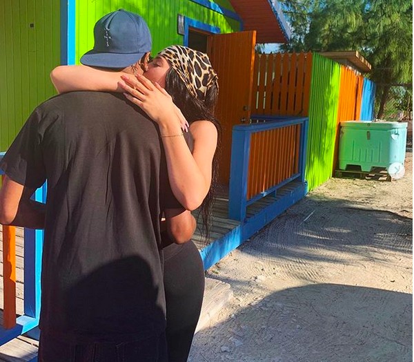 A socialite Kylie Jenner nas Ilhas Turcas e Caicos, no Caribe, na companhia do namorado Travis Scott (Foto: Instagram)