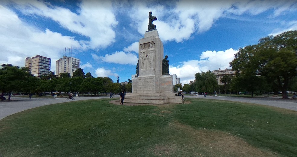 Praça central da cidade de Bahía Blanca, na Argentina — Foto: Reprodução/Google Street View