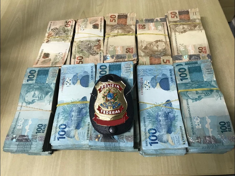 Polícia Federal apreende mais de R$ 200 mil em cédulas na fronteira do Brasil com a Bolívia  — Foto: Polícia Federal/Divulgação