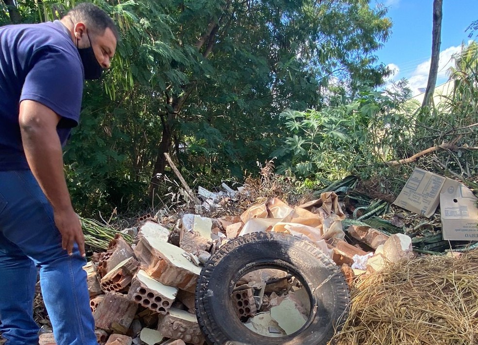 Descarte irregular de lixo e de entulho em Presidente Venceslau (SP) — Foto: Prefeitura de Presidente Venceslau