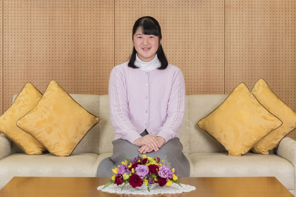 A princesa Aiko, filha do príncipe Naruhito, de 17 anos. Por ser menina, Aiko não pode se tornar imperadora. — Foto: AFP PHOTO / FILES / IMPERIAL HOUSEHOLD AGENCY