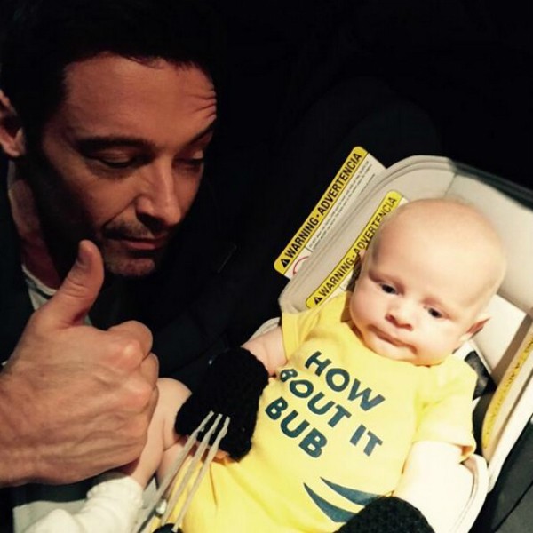 Hugh Jackman encontrou bebê Wolverine (Foto: Reprodução Twitter)