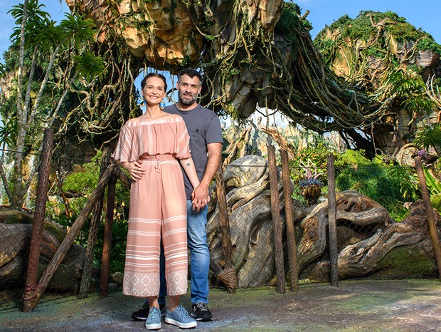 Fernanda Rodrigues e Raoni Carneiro nas Montanhas Flutuantes de Pandora - O Mundo de Avatar no DisneyÂ´s Animal Kingdom (Foto: DivulgaÃ§Ã£o)