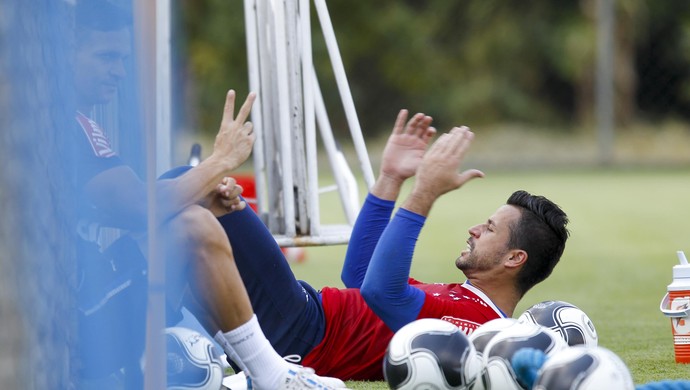 Sem pensar na titularidade, Fábio se apresenta focado na recuperação