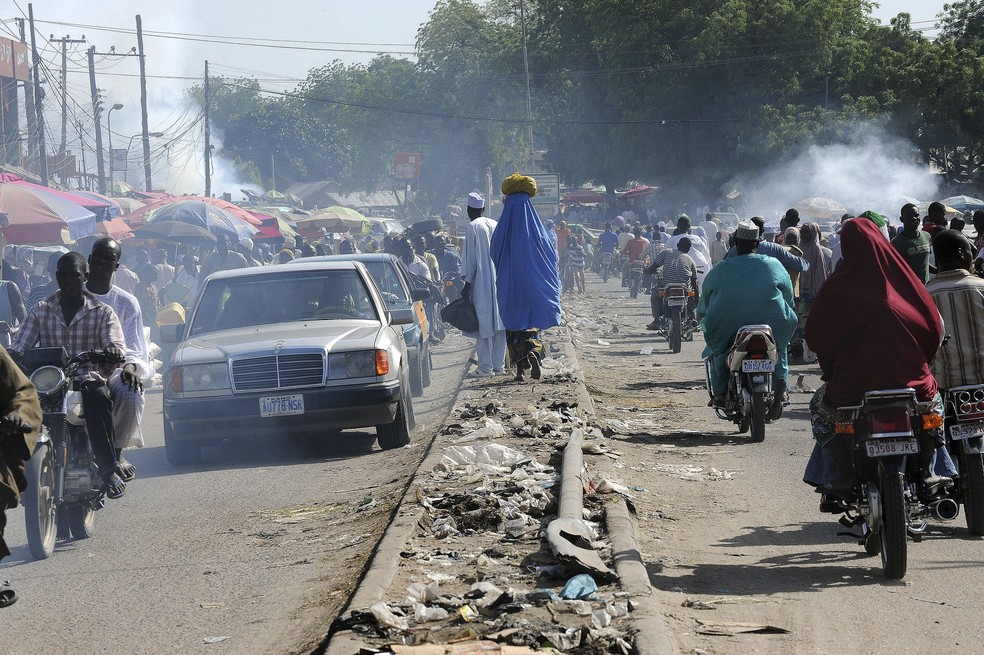 Imagem de arquivo de rua movimentada de Maiduguri, na NigÃ©ria, onde o Boko Haram vem sendo acusado por uma sÃ©rie de assassinatos de policiais, polÃ­ticos e outras autoridades (Foto: Susan Schulman/The New York Times)