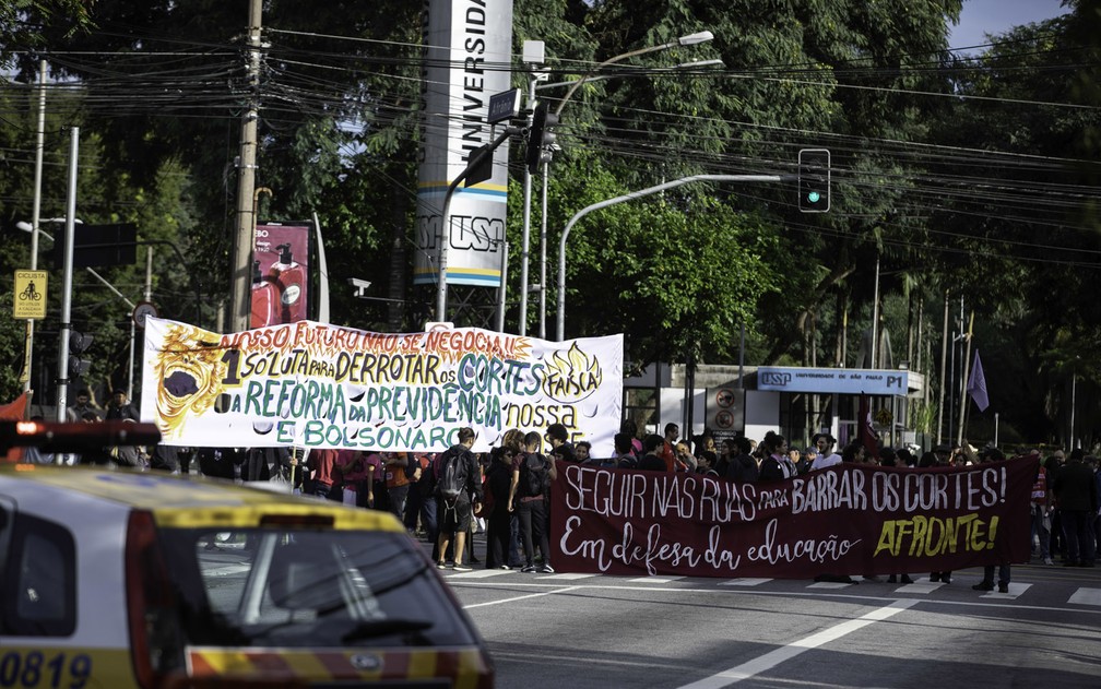 Protesto fecha portÃ£o da USP â Foto: Bruno Rocha/Fotoarena/EstadÃ£o ConteÃºdo