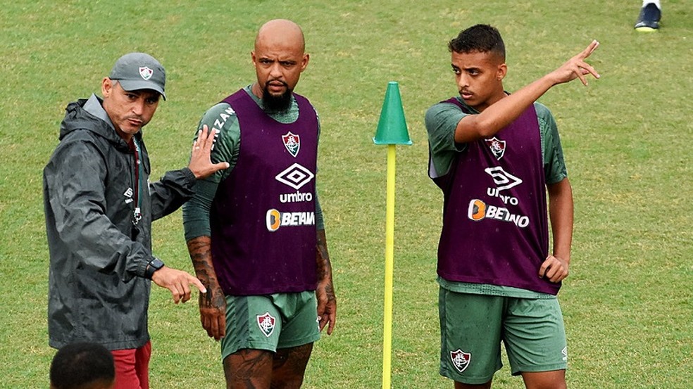 Felipe Melo em treino com o filho Davi Melo no Fluminense  Foto: Mailson Santana / Fluminense FC