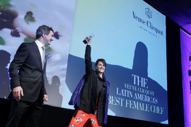 Helena Rizzo recebe o prêmio de melhor chef mulher da América Latina (Foto: divulgação)