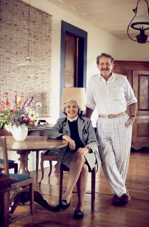 Os irmãos José Alberto e Linda Nemer, a atual proprietária da casa (Foto: Marcio Rodrigues)