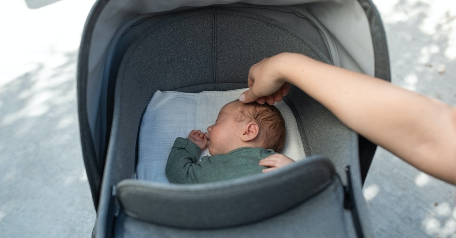 Mãe tentava fazer bebê dormir no carro  (Foto: RODNAE Productions/Pexels)