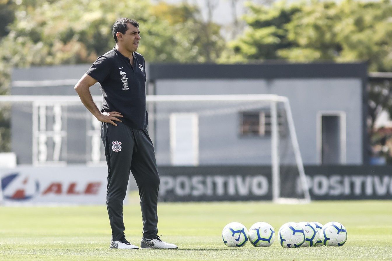 Carille fará procedimento médico e desfalca o Corinthians na próxima semana