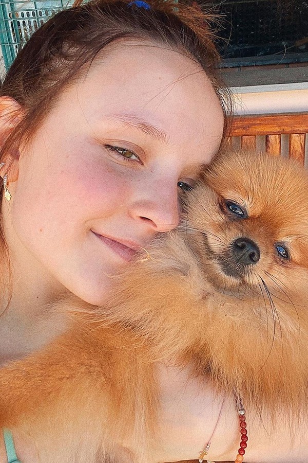 Larissa Manoela com a cachorrinha Megan (Foto: reprodução/instagram)