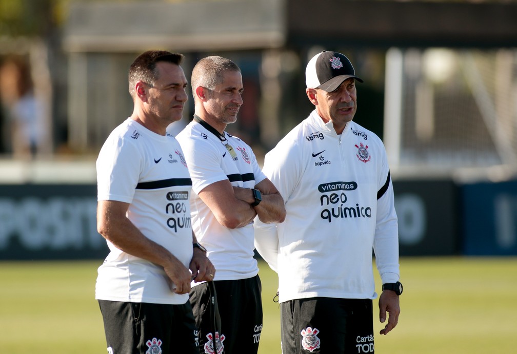 Preparador do Corinthians revela velocidade atingida por Willian e elogia Róger Guedes
