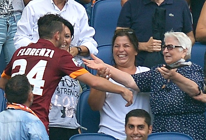 Alessandro Florenzi  comemora gol do Roma contra o Cagliari (Foto: Agência AFP )