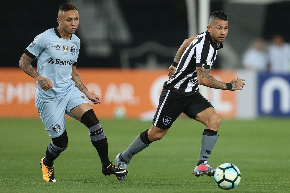Leo Valencia, meia atacante do Botafogo (Foto: Vitor Silva / SSpress / Botafogo)