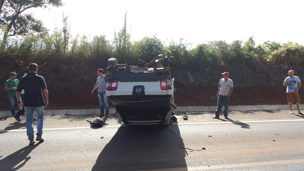 Terceiro veículo se envolveu no acidente e ocupantes foram encaminhados ao Hospital de Xanxerê — Foto: Polícia Rodoviária Federal/Divulgação