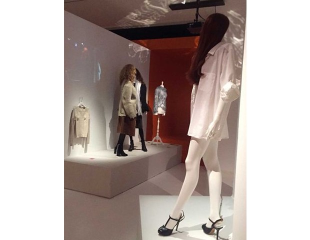 Displays at the new Martin Margiela exhibition at MoMu in Antwerp (Foto: @suzymenkesvogue)