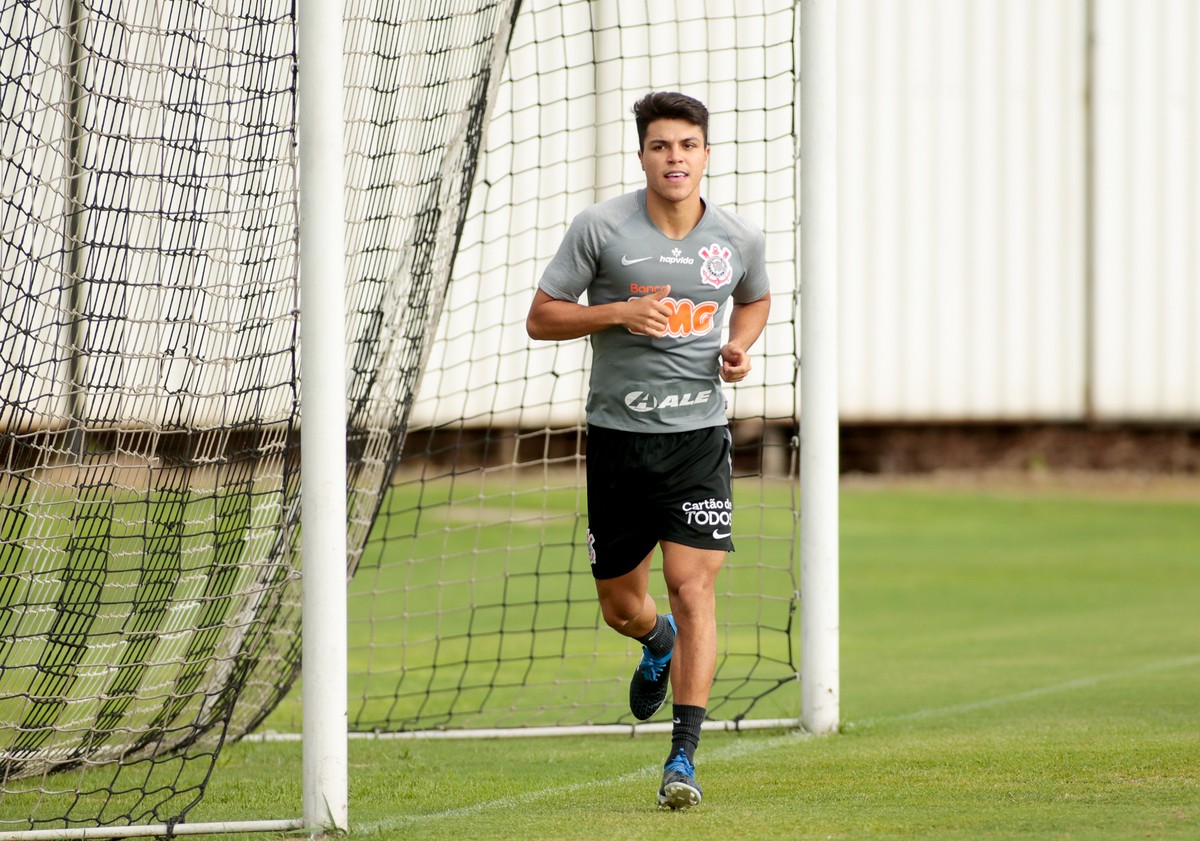 Roni volta a treinar e pode ser opção para Vagner Mancini no ...