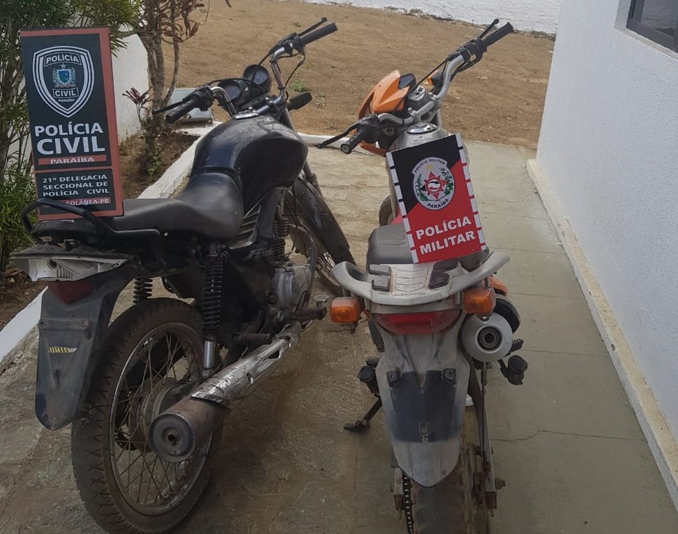 Polícia recuperou duas motocicletas roubadas durante operação na cidade de Bananeiras, no Brejo paraibano — Foto: Polícia Militar/Divulgação