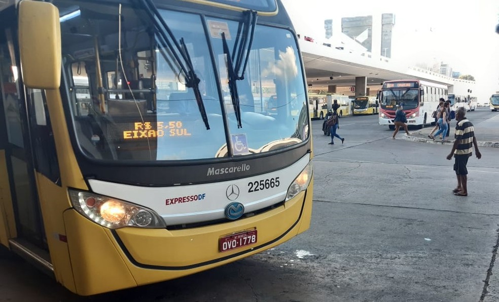 Ônibus na Rodoviária do Plano Piloto começam a circular com tarifa reajustada — Foto: G1/Carolina Cruz
