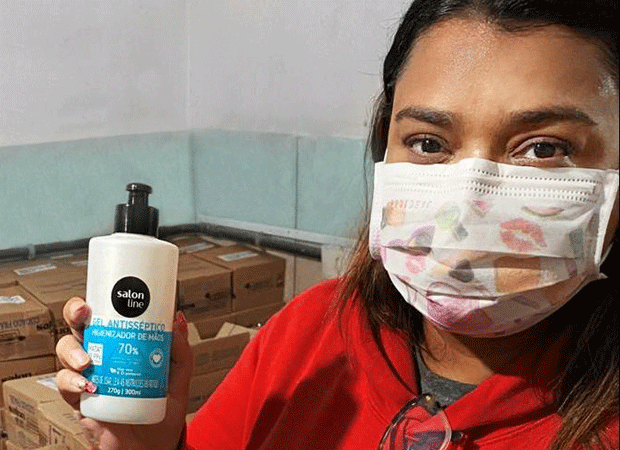 Preta Gil distribui kits de higiene (Foto: Reprodução/Instagram)