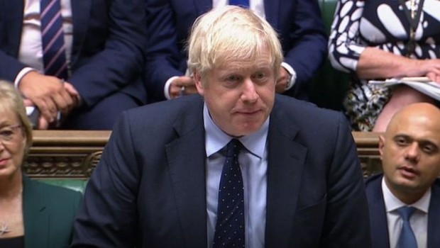 BBC - 'O adiamento destruiria nossas chance de negociação (com a UE) e nos enfraqueceria', afirmou Johnson perante o Parlamento (Foto: CÂMARA DOS COMUNS VIA BBC)