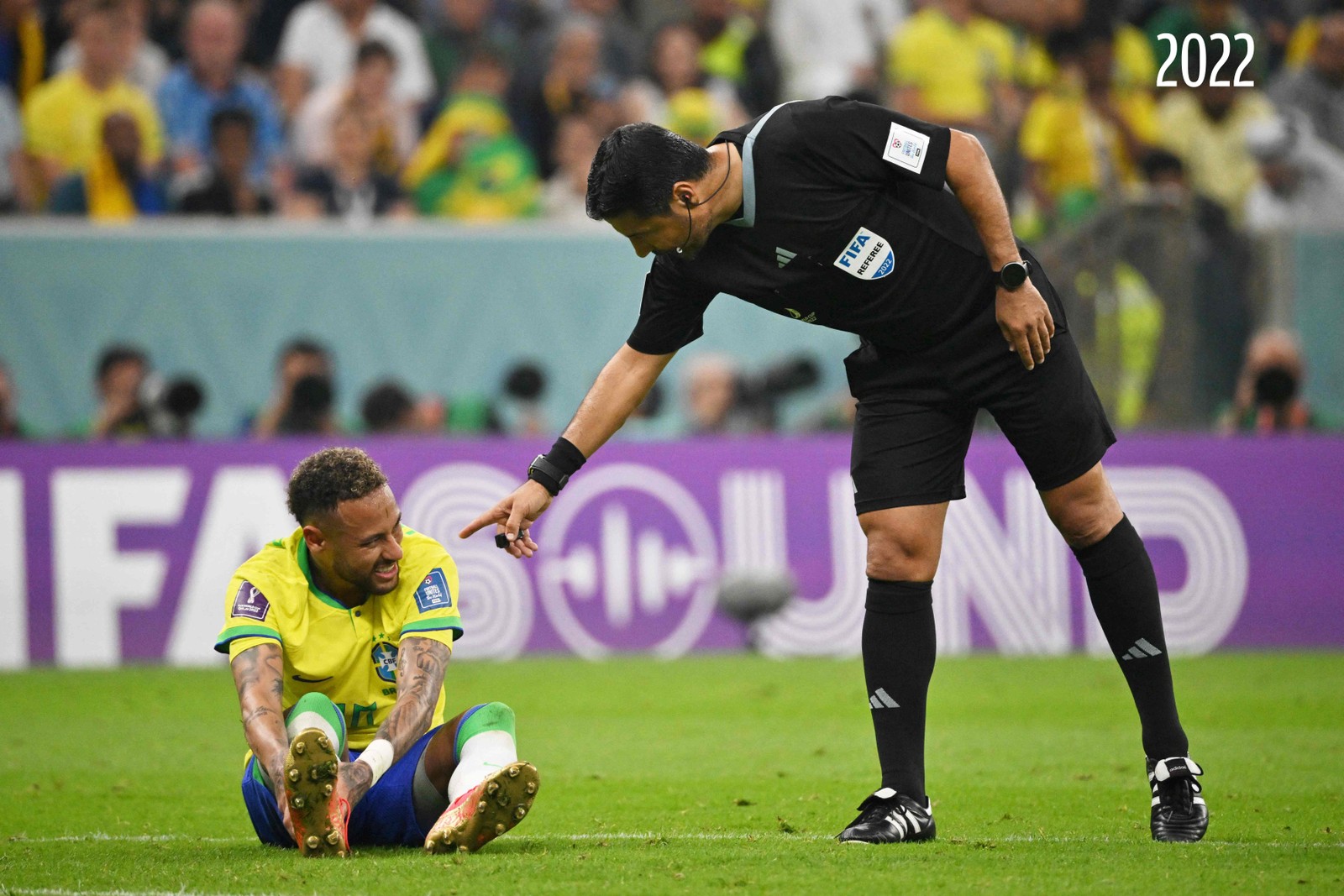 Neymar sofre falta durante a Copa do Mundo do Catar e sente novamente o tornozelo e se ausenta por a— Foto: NELSON ALMEIDA / AFP