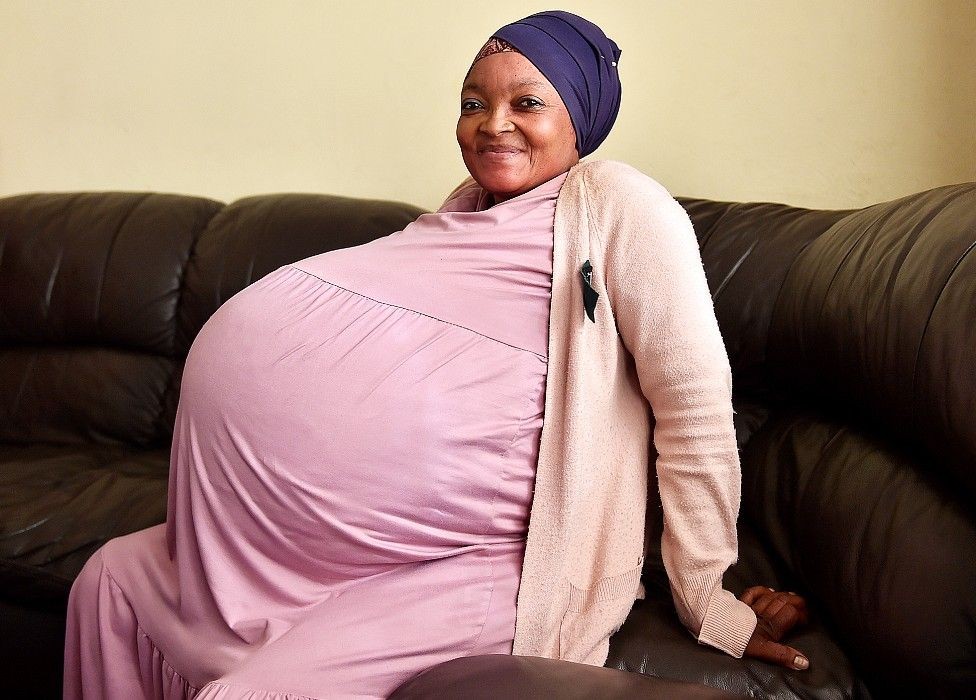 Gosiame Sithole, 37, disse que estava grávida de 10 bebês, mas era mentira (Foto: Reprodução)
