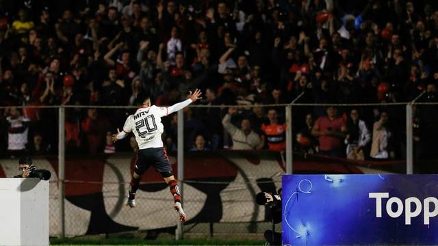 ParanÃ¡ x Flamengo: Uribe marca o terceiro do Rubro-Negro. O seu terceiro pelo clube carioca
