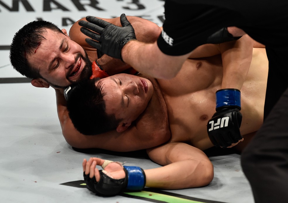 Jussier Formiga despachou Ben Nguyen no UFC 221 (Foto: Getty Images)