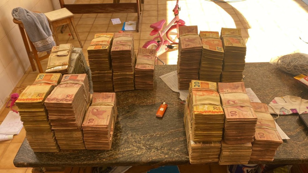 Dinheiro localizado durante as investigações da Operação Canto da Serpente em RO — Foto: Reprodução