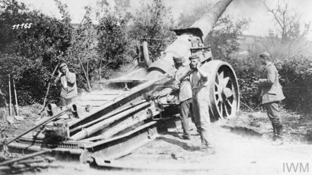 Soldados alemães fazem disparos — Foto: IMPERIAL WAR MUSEUMS