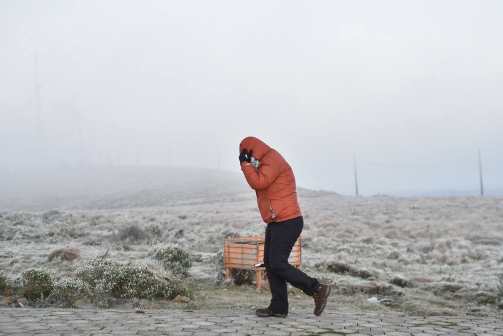 Frio, geada e neve: veja fotos e vídeos da paisagem do Sul com a chegada de  massa de ar polar | Natureza | G1