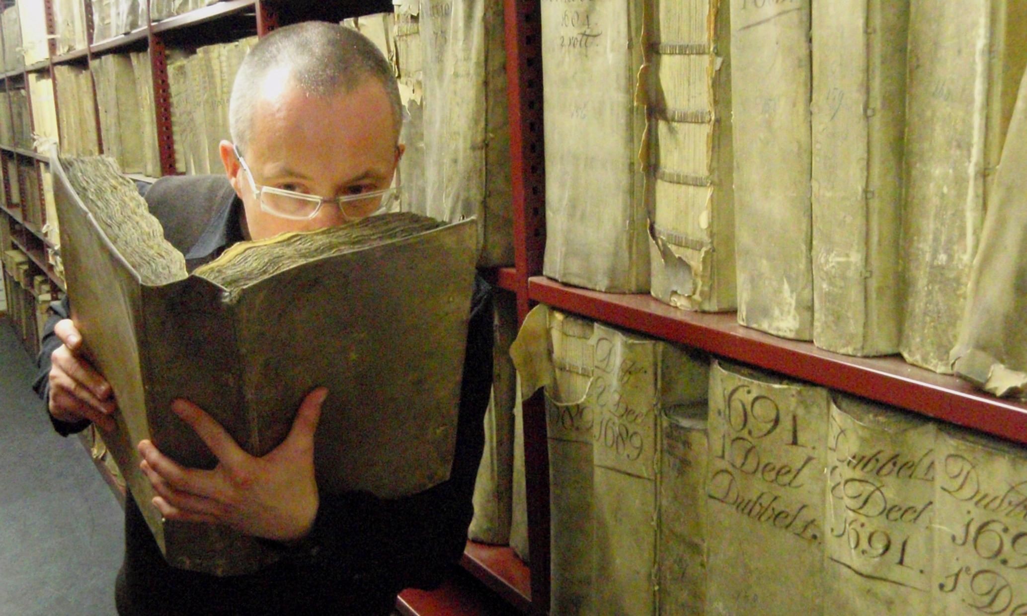 Pesquisadores utilizarão cheiros em livros antigos para ajudar a reproduzir odor da Europa do séxulo XVI (Foto: Odeuropa)