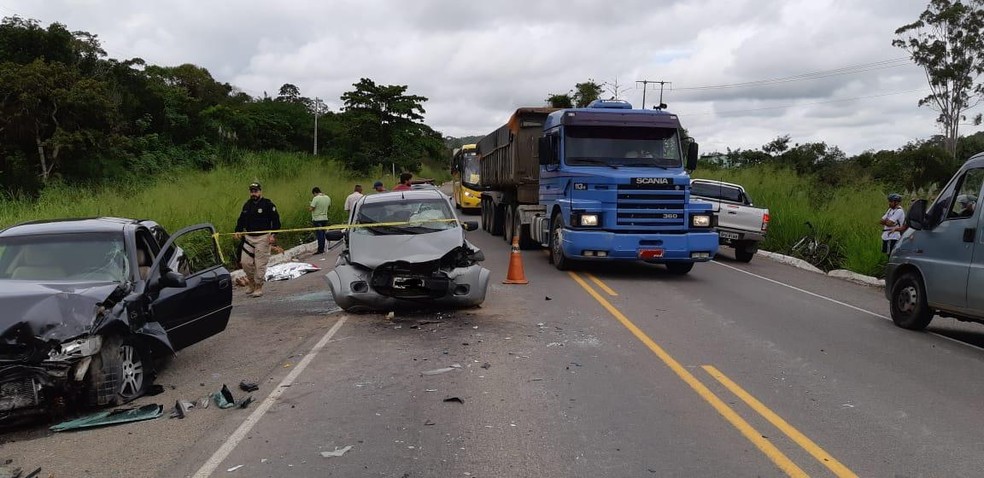 Acidente na BR-104 â€” Foto: PolÃ­cia RodoviÃ¡ria Federal/DivulgaÃ§Ã£o