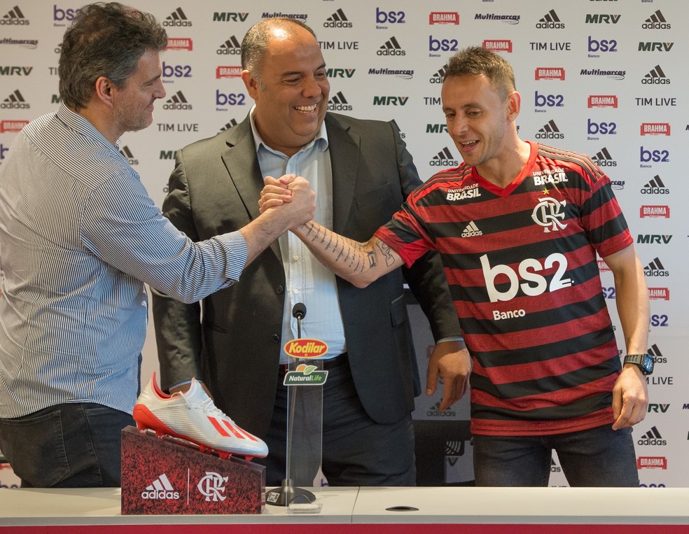 Rafinha em sua apresentação oficial no Flamengo — Foto: Alexandre Vidal / Flamengo