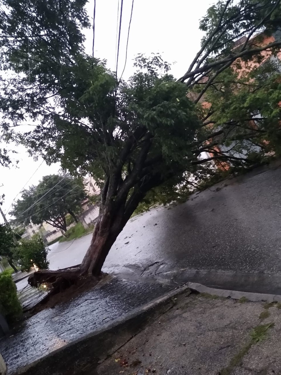Chuva forte causa deixa ruas alagadas e causa transtornos em Sorocaba (SP) — Foto: Arquivo Pessoal