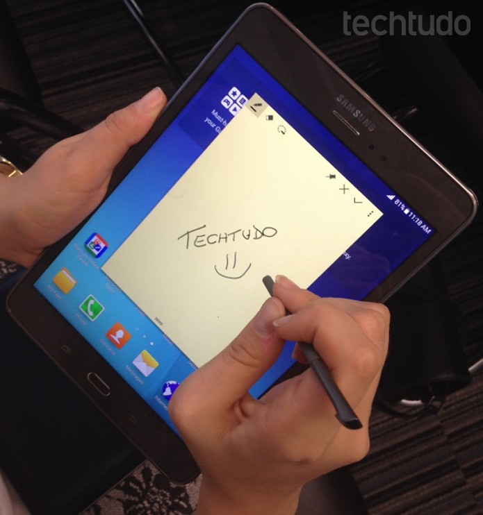 Galaxy Tab A acompanha caneta S Pen (Foto: Laura Martins/TechTudo)