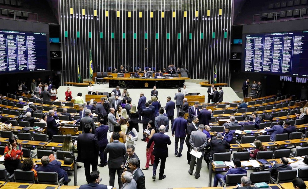 Deputados reunidos no plenário da Câmara durante a votação do projeto sobre combate ao coronavírus — Foto: Luis Macedo/Câmara dos Deputados