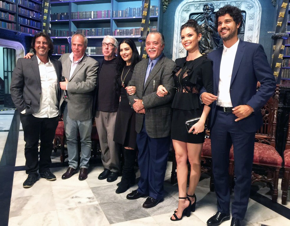 Equipe de 'Tempo de Amar' se reúne no Real Gabinete Português de Leitura, no centro do Rio de Janeiro (Foto: Paula Oliveira/Gshow)