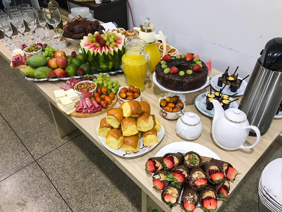 Funeral "fake" teve quitutes, frutas, caf&eacute; e suco. &mdash; Foto: Prefeitura de Manaquiri